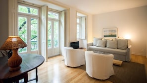 The large windows let in tons of natural light throughout the day! #light #details #apartment