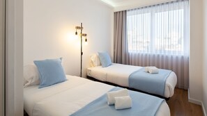 Stylish and cozy bedroom with 2 separate single size bed's each one with its own linen #stylish #nedroom #porto #portugal