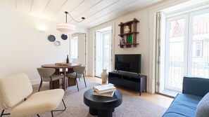 A refined living area blending contemporary style with traditional Portuguese details.
#Portugal #Lisbon #AndoLiving #modern #elegant