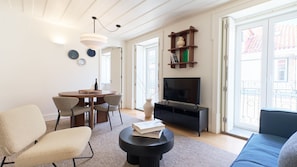 A refined living area blending contemporary style with traditional Portuguese details.
#Portugal #Lisbon #AndoLiving #modern #elegant