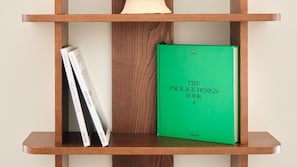 A curated selection of design and art books for an inspiring stay.
#Portugal #Lisbon #AndoLiving #design #books