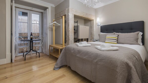 A charming and modern apartment, with a cozy suite and a comfy double size bed #charming #modern #cozy #lisbon #portugal