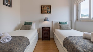 Bedroom with 2 single beds. Comfortable mattresses and soft linen included!