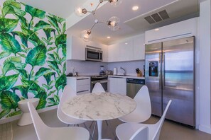 Dining & Kitchen area