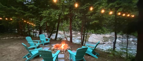 Fire Pit overlooking the Saco River
{Saco : Abenaki for ’South flowing river'}