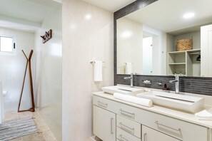 Indoors, Double Sink, Room, Sink, Sink Faucet