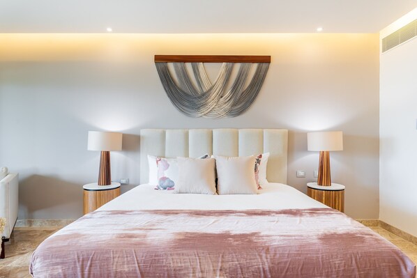 Bedroom, Room, Indoors, Furniture, Bed
