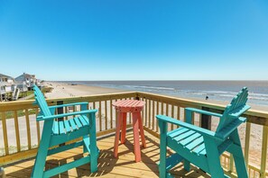 Enjoy Gulf views from 2 levels of decks