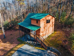 A dog-friendly cabin with great outdoor space perfect for everyone