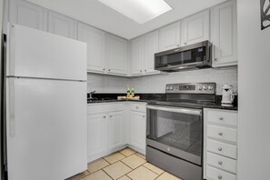 Coastal culinary haven with modern amenities!