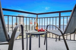Al fresco paradise: Your personal slice of coastal heaven!