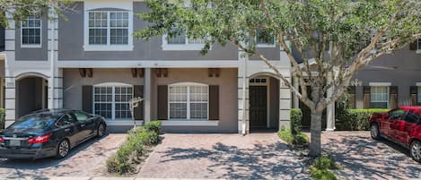 1770 Sqft 5br/3ba townhouse