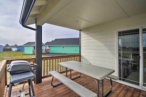 Covered Deck | Gas Grill