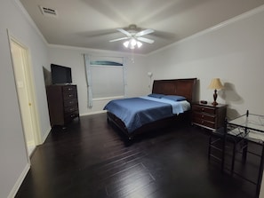 Master bedroom - King size - Day