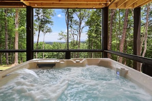 Outdoor spa tub