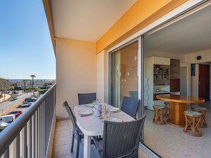 Gebäude, Wohnung, Wohngebiet, Die Architektur, Eigentumswohnung, Menschliche Siedlung, Balkon, Schatten, Hotel