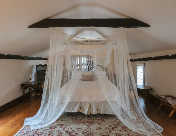 Canopy Room, luxury queen bed. Shares a  hall bath with the master king room