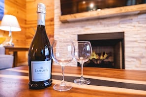 Honeymoon or Romantic Getaway on Lake Taneycomo!
