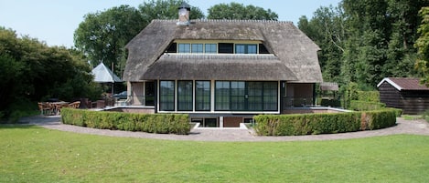 Außenseite Ferienhaus [Sommer]