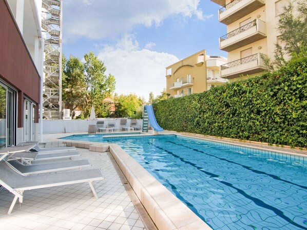 Holiday Home Swimming Pool