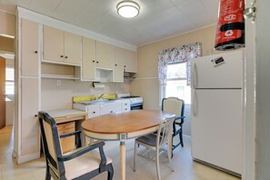 Dining Area | Free WiFi | Dishware/Flatware Provided