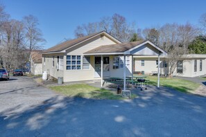 Exterior | Single-Story Duplex | Window A/C | Free WiFi