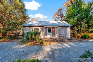 The Cottage at Grey Logs Cove