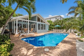 Large Pool for Sunny Days