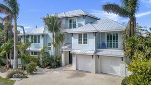 SeaLuxe by Anna Maria Island Accommodations