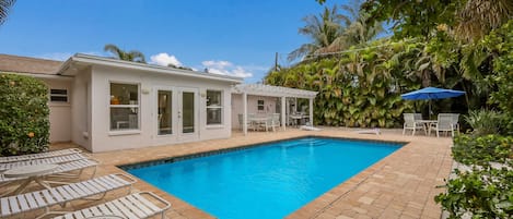 Pink Palm Bungalow - Anna Maria Island Accommodations