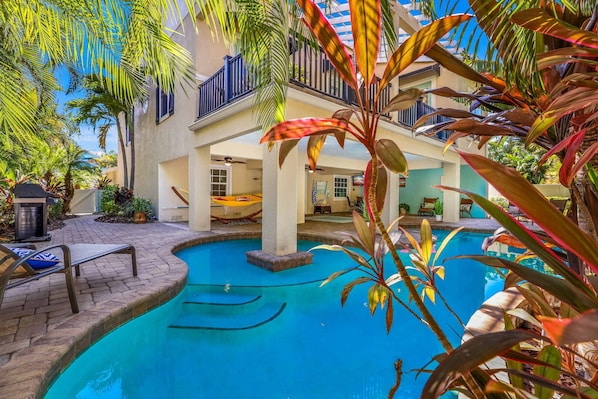 Coconut Cottage- Anna Maria Island Accommodations