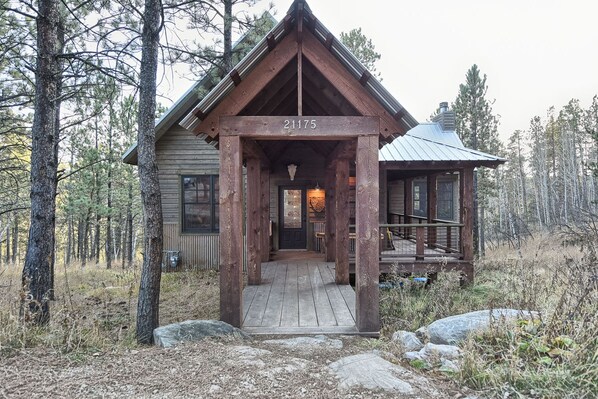 Welcome to Gold Rush Lodge managed by Deadwood Connections