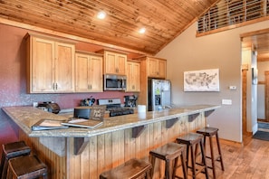Main floor and breakfast bar with seating for 6
