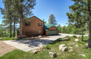 Grand View Lodge with double garage.