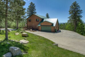 Grand View Lodge with double garage.