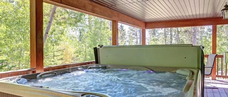 6-7 man hot tub with covered deck