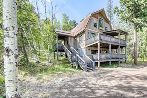 Outside front view of Ravens Ridge with double front decks