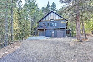 Large driveway for multiple car parking