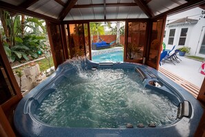 Jacuzzi, Hot Tub, Tub, Pottery, Vase