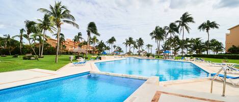 Spectacular pool of the complex.