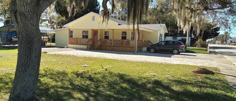 Newly renovated 3 bedroom 2 bath on one acre close to the Intercoastal.