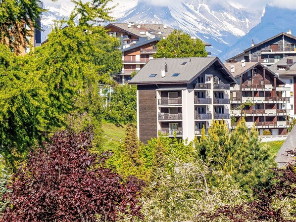 Building, Architecture, Residential Area, Home, House, Human Settlement, Mountain Range, Apartment, Hill Station, Valley