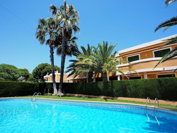 Tree, Swimming Pool, Shade, Resort, Hacienda, Estate, Eco Hotel, Landscaping, Villa