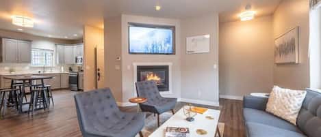 Main Living Room | Fireplace | 65" Smart TV | Xfinity Cable TV | High Speed 1 Gig Wifi