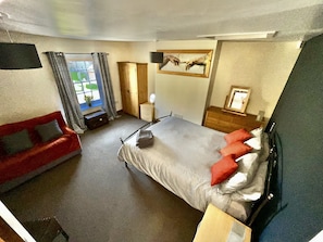 Main large bedroom