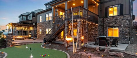 Putt your cares away on our backyard mini-golf course, then follow the staircase to panoramic views that define luxury Colorado getaways. Golf course vistas and outdoor entertainment await