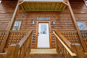 Welcome to The Lazy Bee! Your Smoky Mountain adventure starts here.