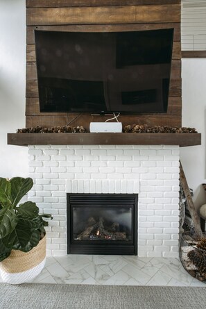 Great room - 65" curved tv that can be lowered, surround sound, gas fireplace