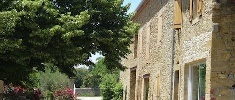 Extérieur maison de vacances [été]