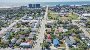 So close to the beaches, minute walk or bike ride to the Seawall Sandy beaches !!!